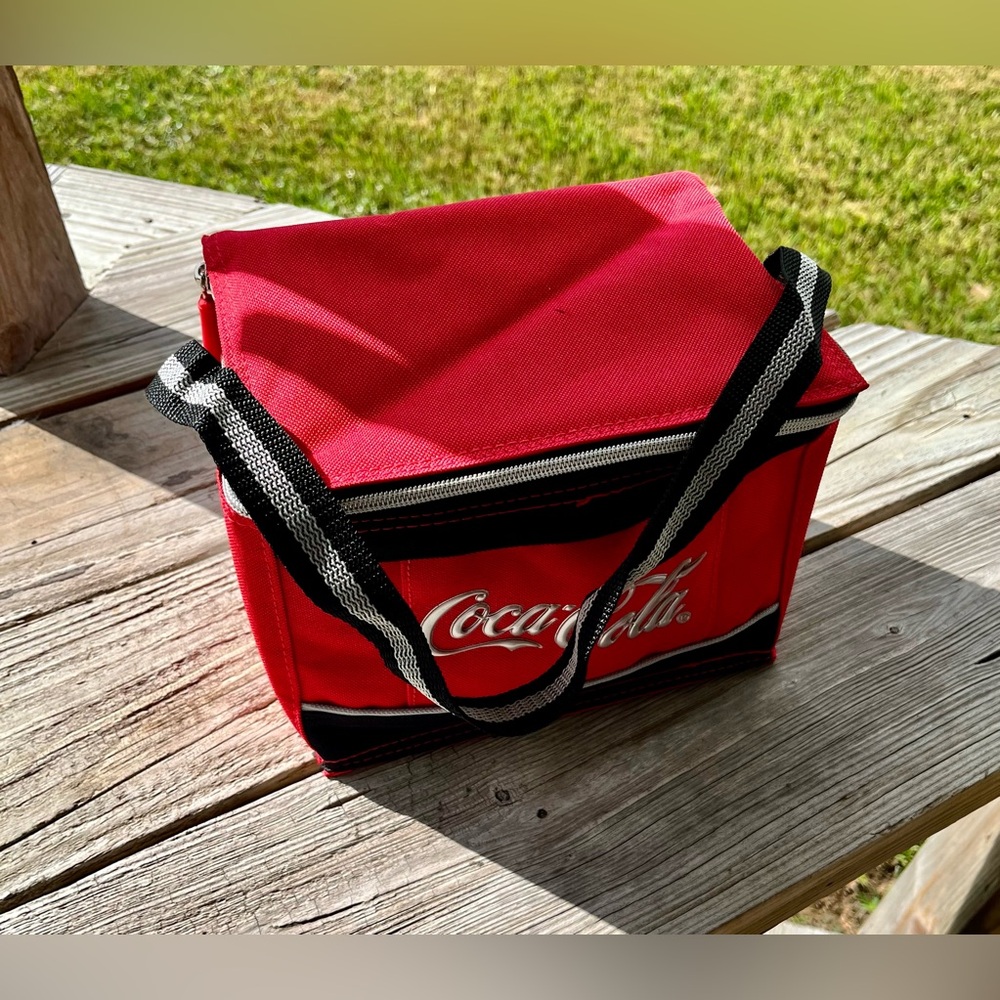 Coca-Cola Red Insulated Bag with Black Trim‎ - Picture 2 of 7